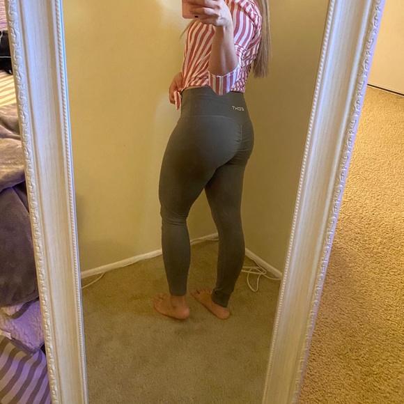 Top - Picture 4 of 6